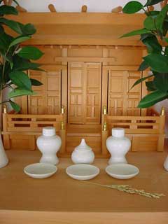 我が家の神棚。